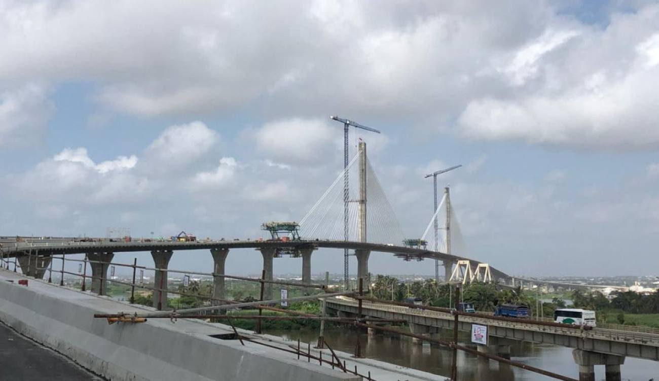 El nuevo coloso de Barranquilla (puente Pumarejo) actualmente tiene unas fisuras mínimas. Hasta ahora han sido identificadas y puestas en mantenimiento según Invías.
