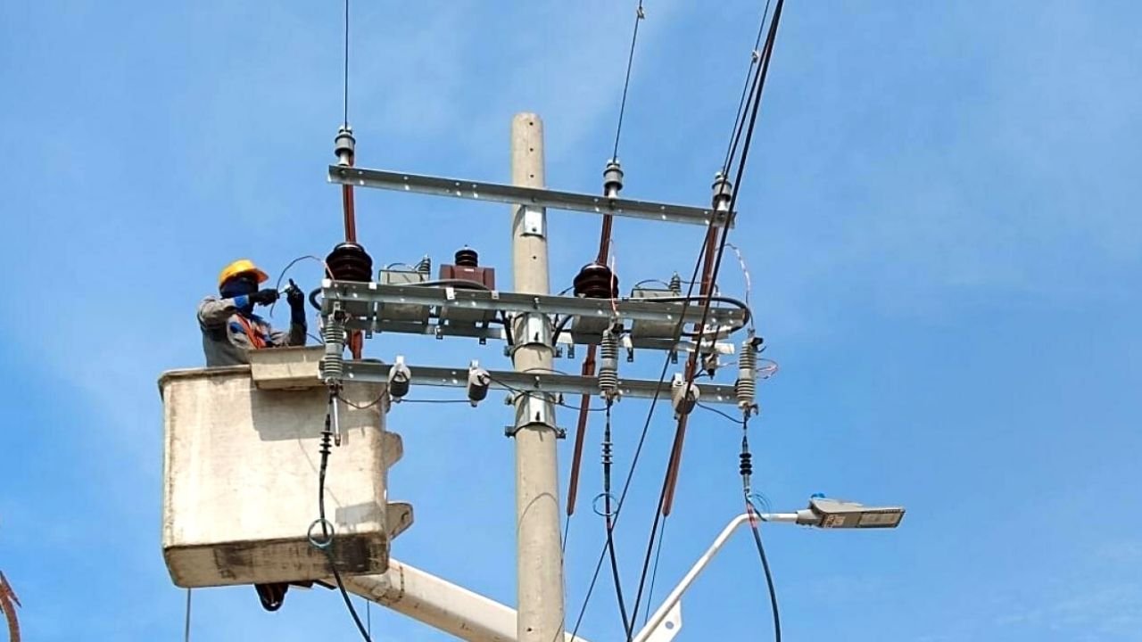 La empresa Electricaribe informó por medio de un comunicado de prensa que este domingo 7 de junio no prestará el servicio de energia eléctrica en algunos barrios de Barranquilla, para  este día la compañía tiene planeado realizar una serie de mantenimiento en unos circuitos eléctricos