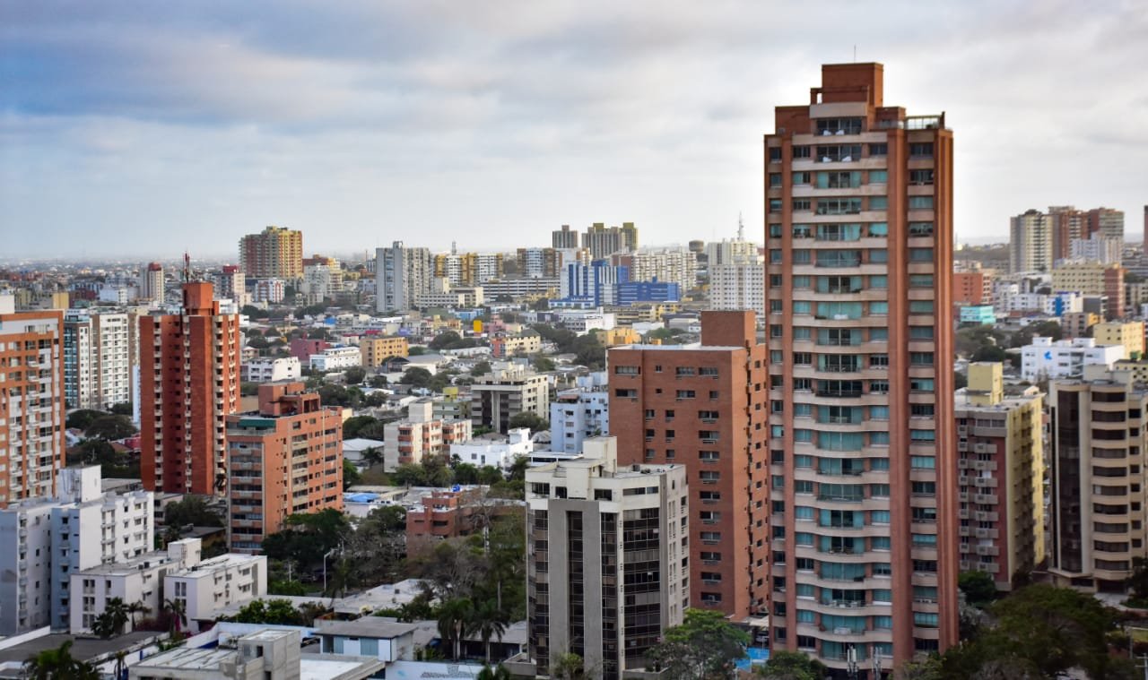 Un nuevo toque de queda continuo con ley seca regirá en Barranquilla durante todo el fin semana, comenzando desde el viernes 30 de abril a las 6:00 de la tarde hasta el lunes 3 de mayo a las 5:00 de la mañana