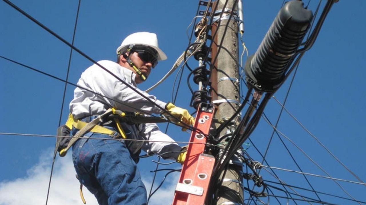 Como parte de las acciones de mantenimiento preventivo, en el barrio Villa Santos en el norte de Barranquilla la empresa de energía Air-e este martes 15 de febrero trabajará en cambio de postes, elementos eléctricos y poda de árboles.